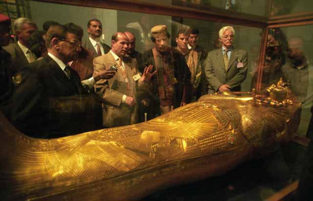 Muammar Gaddafi at the Egyptian Museum, Cairo. March 1999. Ph. Norbert Schiller
