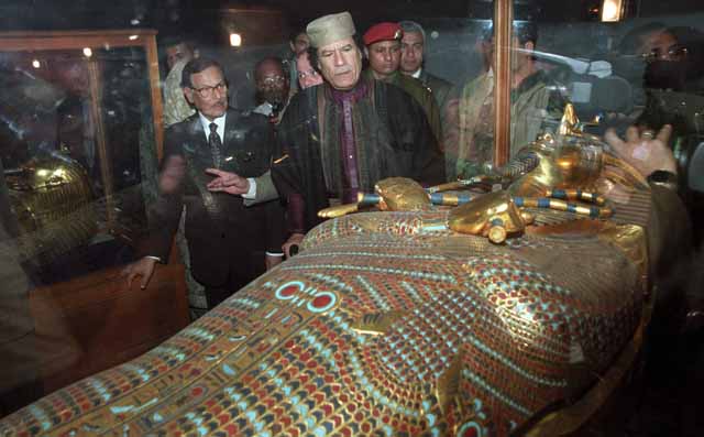 Muammar Gaddafi at the Egyptian Museum, Cairo. March 1999. Ph. Norbert Schiller