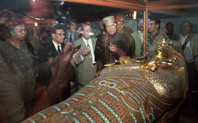 Muammar Gaddafi at the Egyptian Museum, Cairo. March 1999. Ph. Norbert Schiller