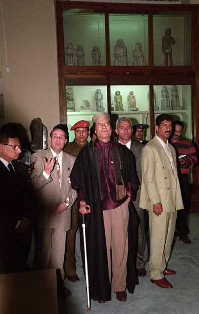 Muammar Gaddafi at the Egyptian Museum, Cairo. March 1999. Ph. Norbert Schiller