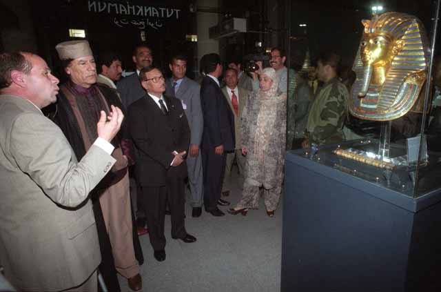 Muammar Gaddafi at the Egyptian Museum, Cairo. March 1999. Ph. Norbert Schiller