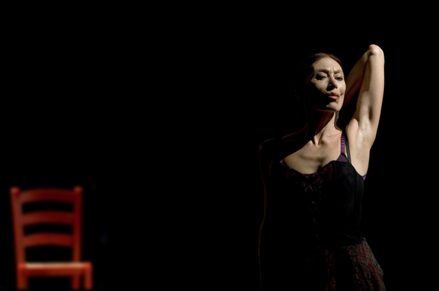 Luciana Savignano, Ukiyo, Teatro Parenti, Milano. Ph. Angelo Redaelli