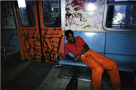 Bruce Davidson Untitled, Subway, New York, early 1980s Dye Transfer Print Bruce Davidson and ROSEGALLERY Exhibitor : ROSEGALLERY Read more at https://www.parisphoto.com/press/paris/visuals?p=15#Wt1u1dZXCW9IjSpg.99