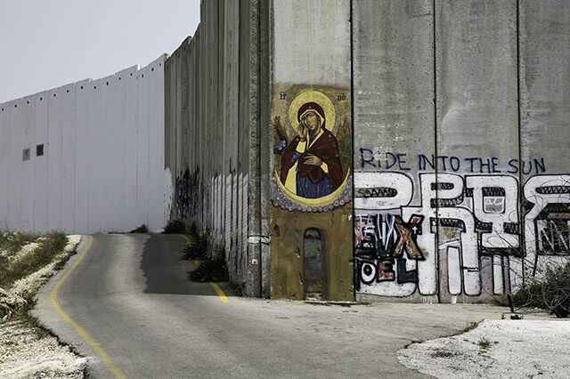 13 Icône de « Notre Dame qui fait tomber les murs » sur le Mur de séparation