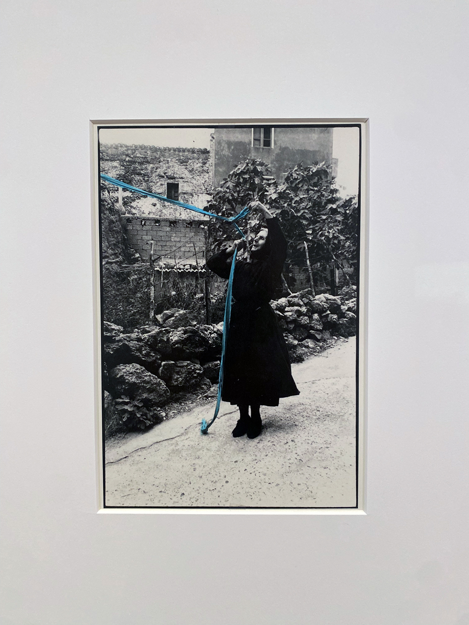 Img 9951 maria lai legarsi alla montagna ph. berengo gardin 1240