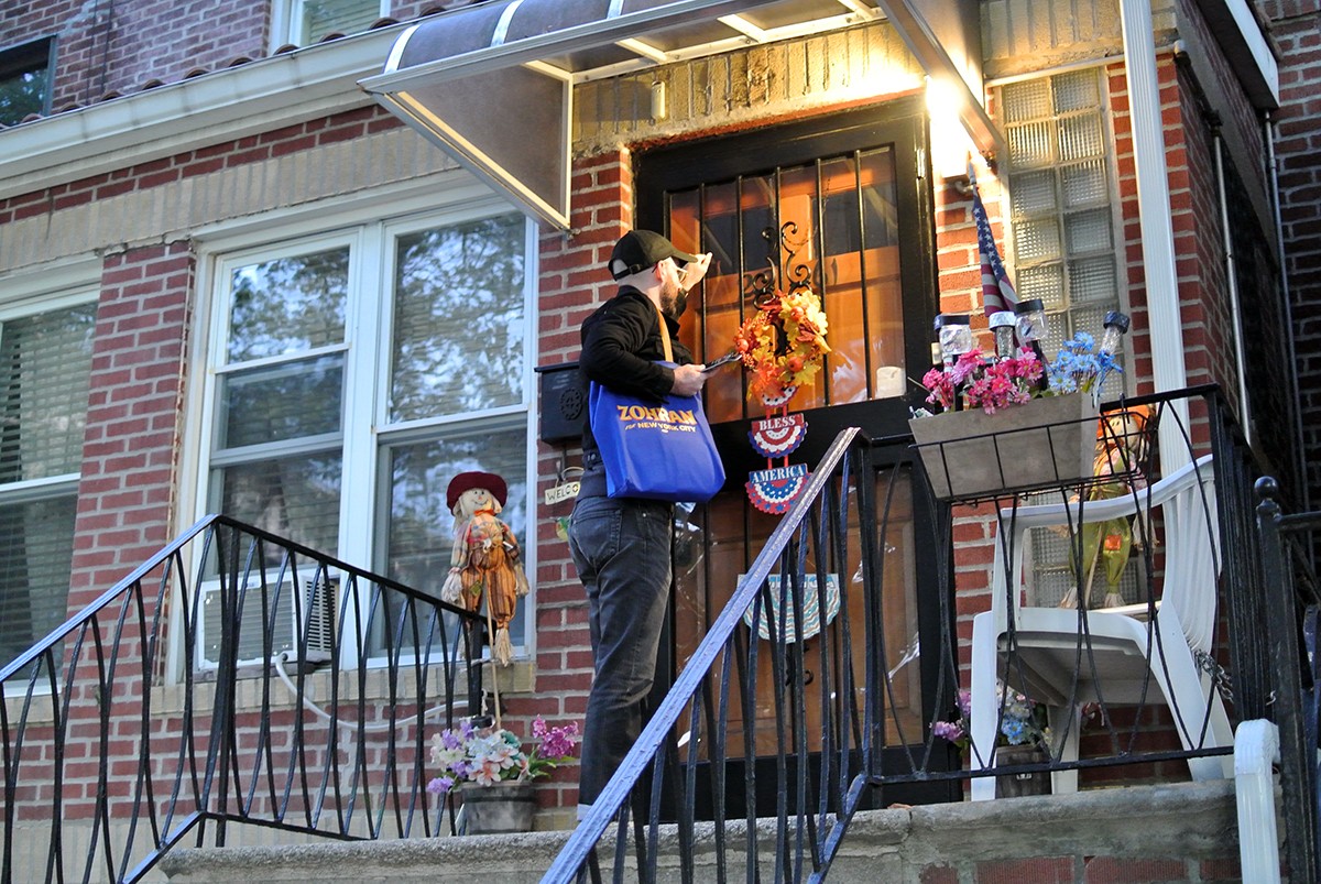 Canvassing in Queens Astoria 15:10:25 Ph.Silvia Dogliani DSC