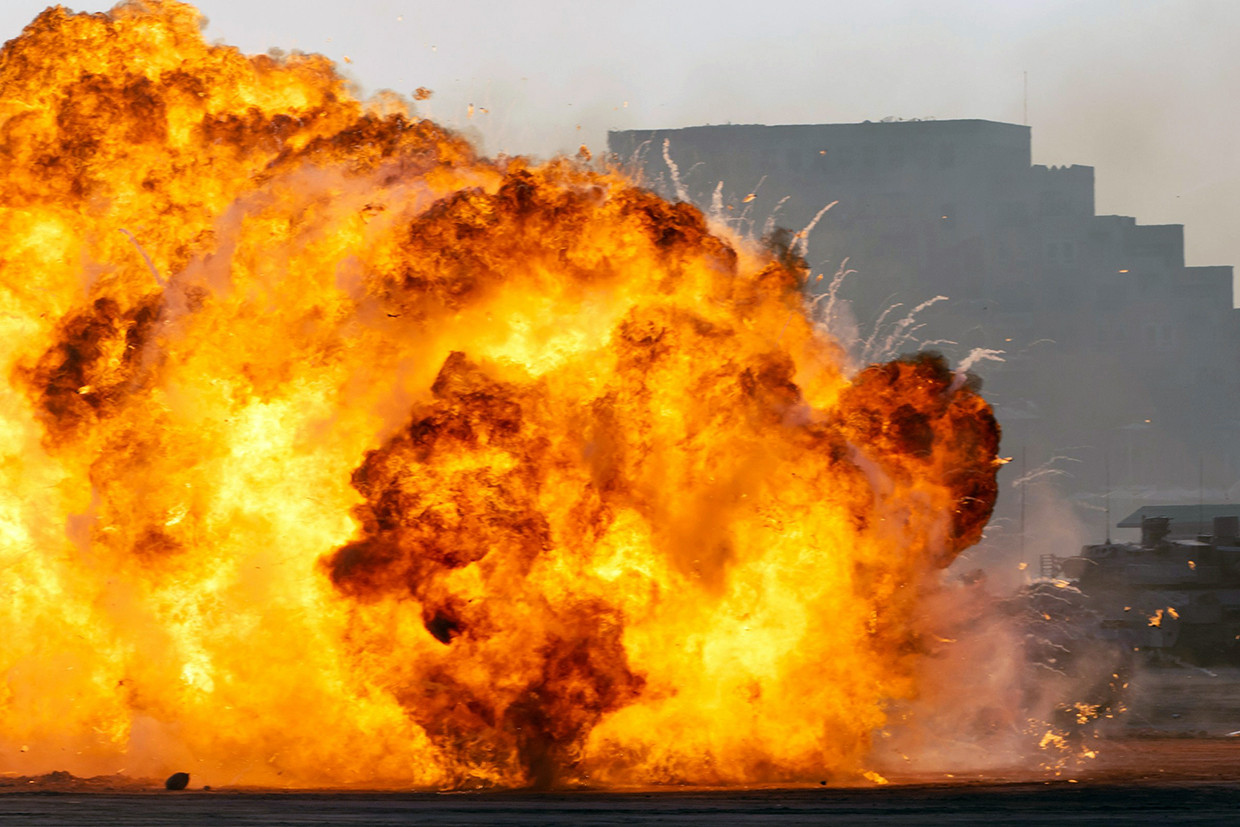 Jeff kingma bomb explosion unsplash